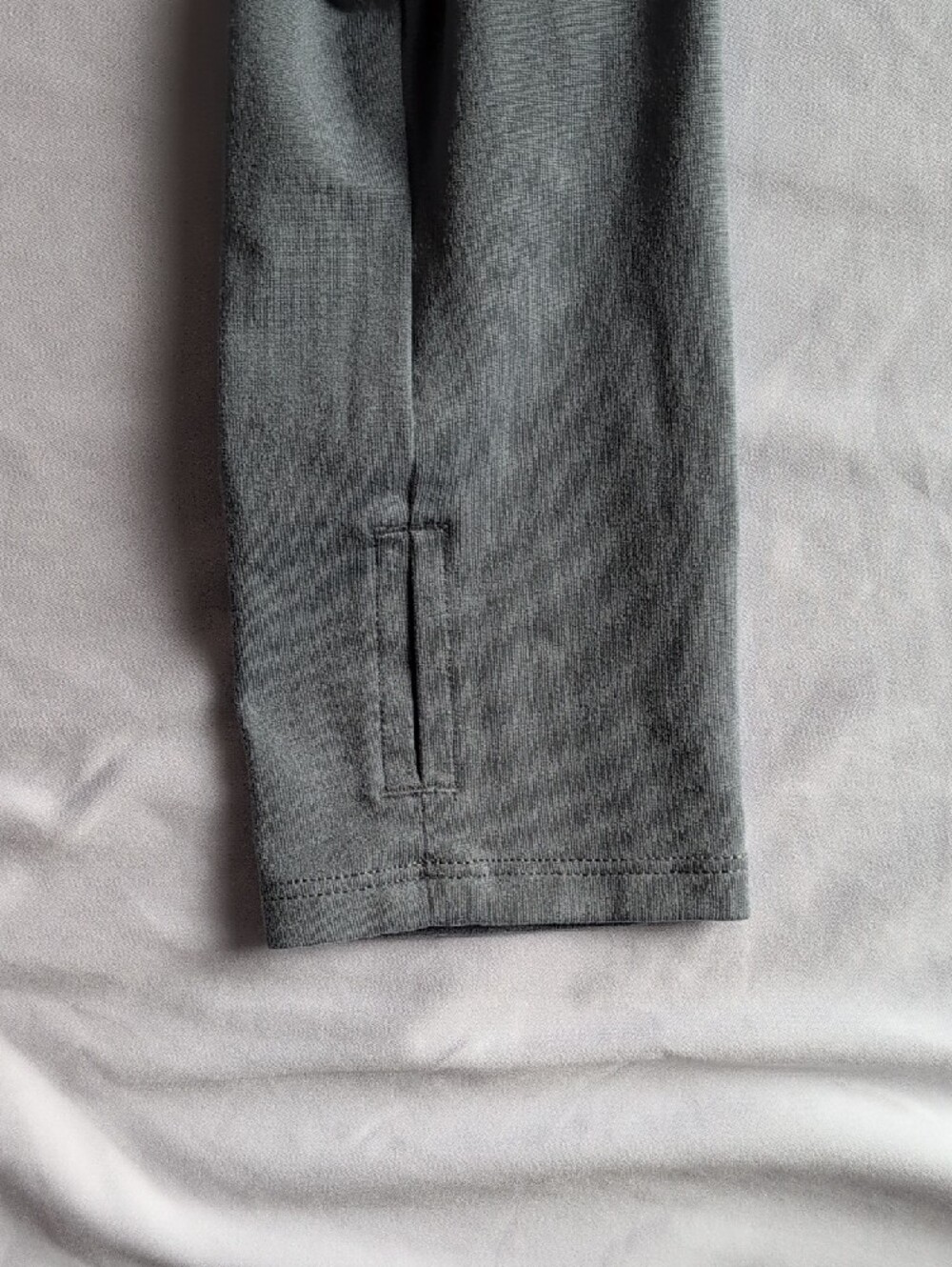ALO Yoga Slate Gray Turtleneck - Picture 5 of 5